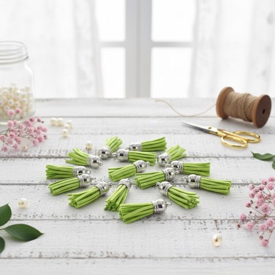 Кисточки замшевые для творчества и украшений (3.8 см, 10 шт.) - салатовый/серебро Кисточки замшевые для творчества и украшений (3.8 см, 10 шт.) - салатовый/серебро