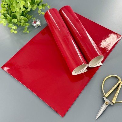 Кожзам однотонный лаковый (глянцевый) красный