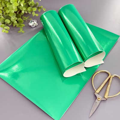 Кожзам однотонный глянцевый (зеркальный) зеленый Кожзам однотонный глянцевый (зеркальный) зеленый