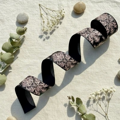 Репсовая лента с узором «Дамаск», 25 мм Репсовая лента с узором «Дамаск», 25 мм