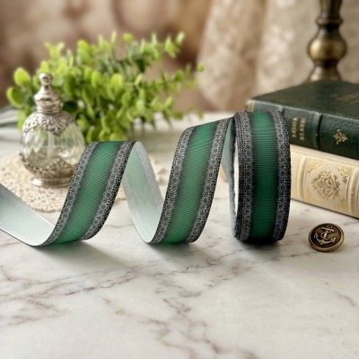 Репсовая лента с кружевным принтом (2,5 см), изумрудно-зеленый